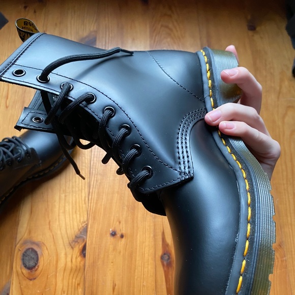 Doc Martens - Picture 3 of 6